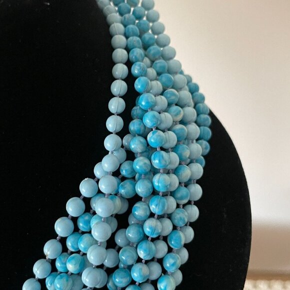 VINTAGE BEADED NECKLACE BLUE CIRCA 1970s - Picture 7 of 10